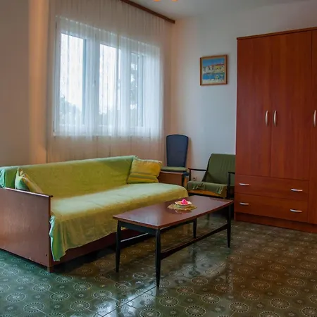 Hajdi Apartment Pucisca